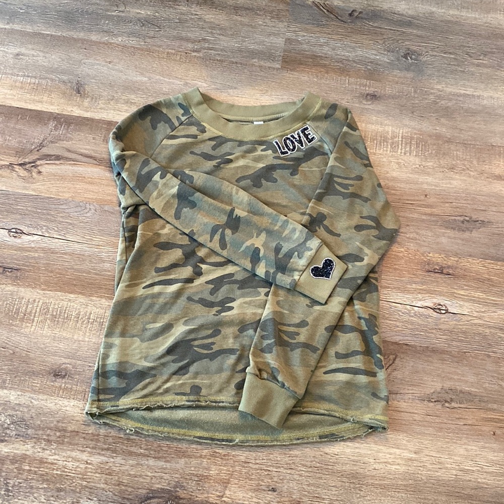 Ladies camo sweatshirt